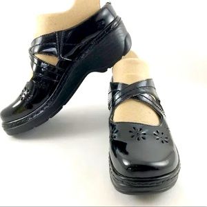 Brand new Klogs Carolina Patent Shine